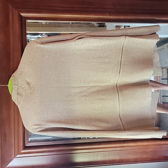 New G.I.L.I. Camel and Cream Zipper Cardigan, size Large - Picture 3 of 4